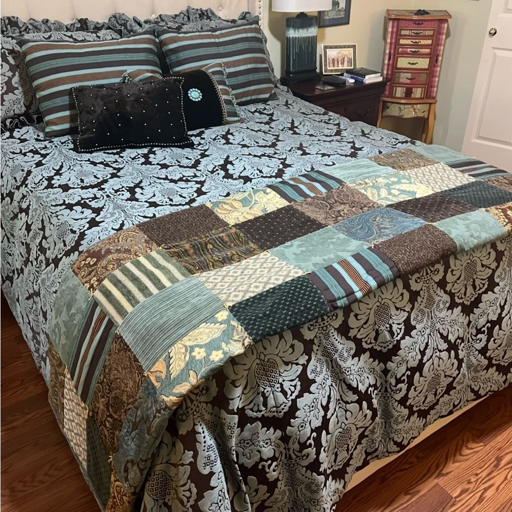 Vintage Double D bedding set. Patchwork Quilt Set in and Brown & turquoise.